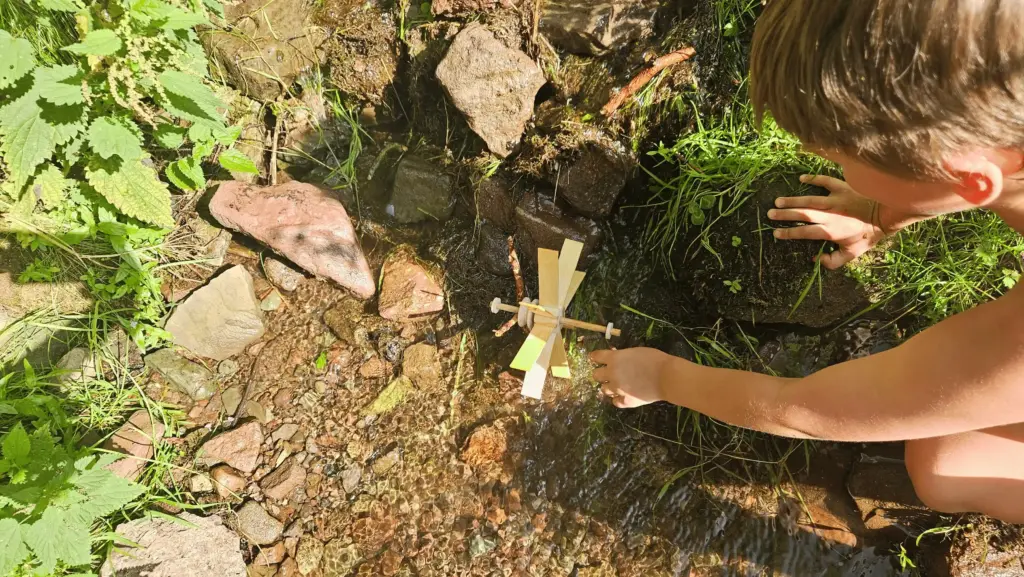 kindergarten manebach kinder spielen am bach kindergarten manebach kinder spielen am bach